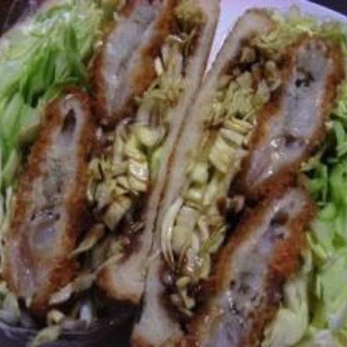 ガッツリ食べる白身魚フライとキャベツのサンドイッチ